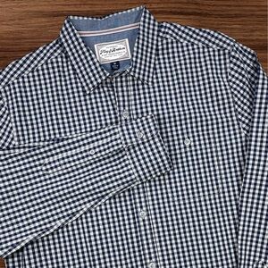 Flag & Anthem Men’s L/S Blue Check Pattern Button-Up Shirt. Medium NWT